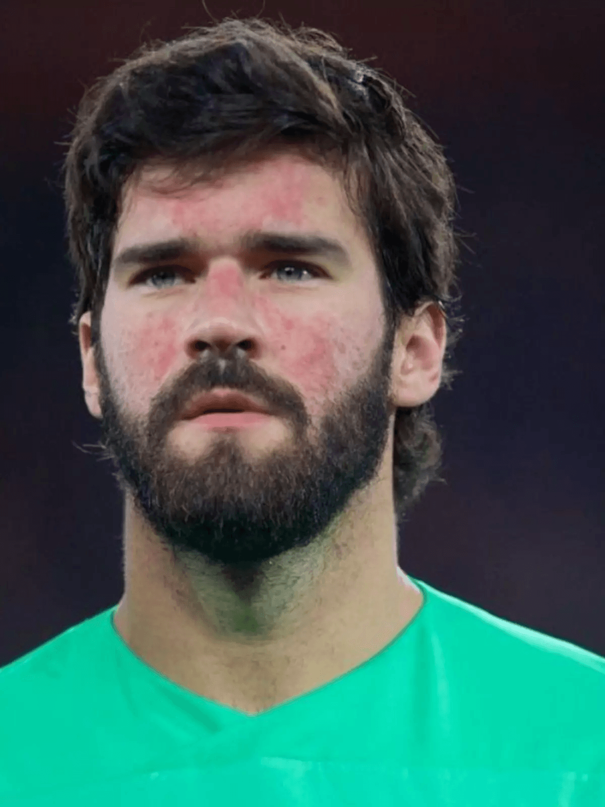 Alisson Becker, goleiro brasileiro, em retrato durante uma partida