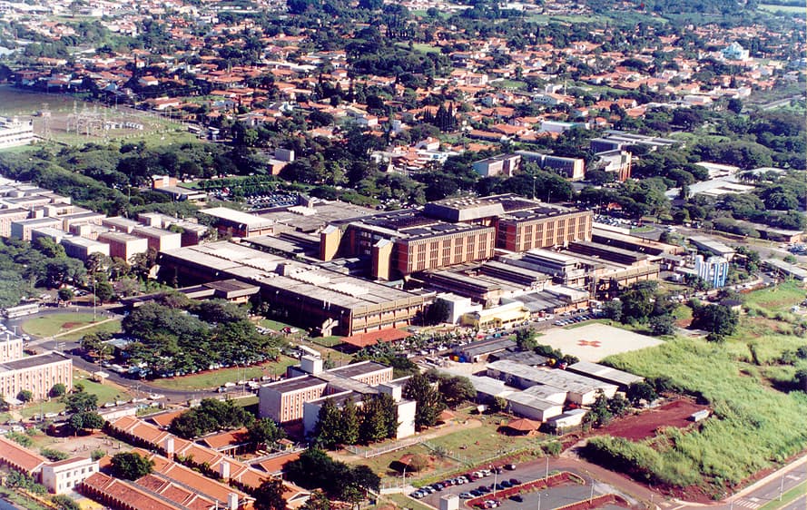 Vista aérea do Hospital de Clínicas da Unicamp e de seu entorno